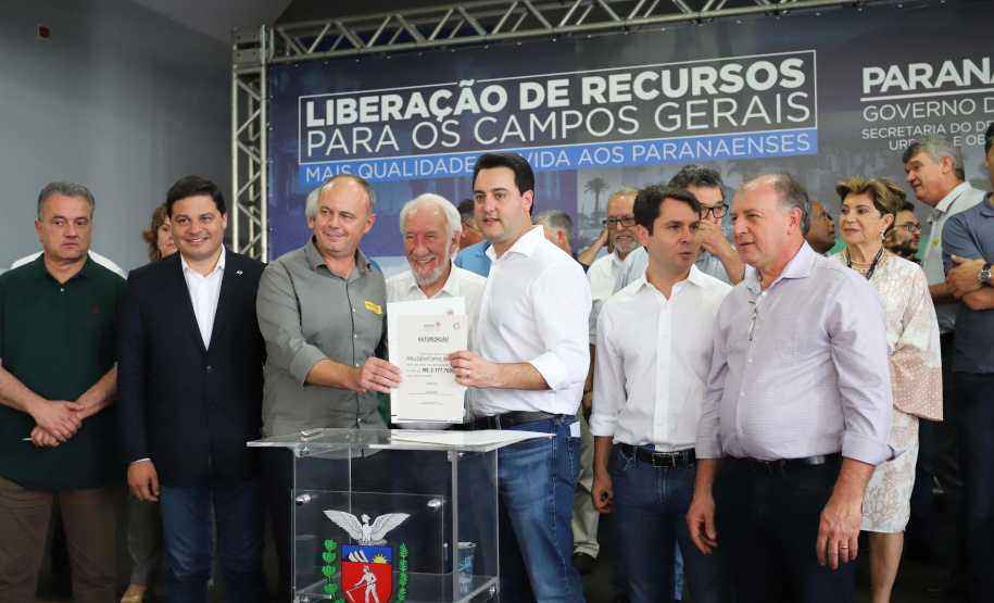 Nesta quinta-feira (24), dentro das atividades da transferência da sede do Governo do Estado para Ponta Grossa, o governador Carlos Massa Ratinho Junior anunciou as primeiras cidades que receberão condomínios para idosos