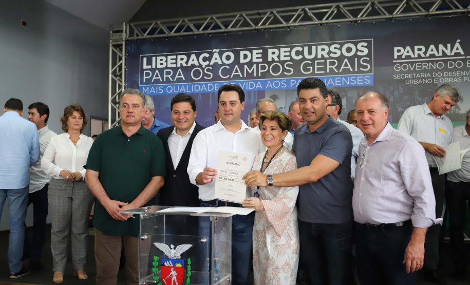 Nesta quinta-feira (24), dentro das atividades da transferência da sede do Governo do Estado para Ponta Grossa, o governador Carlos Massa Ratinho Junior anunciou as primeiras cidades que receberão condomínios para idosos