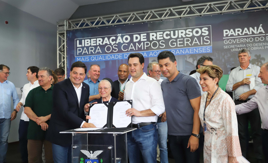 Nesta quinta-feira (24), dentro das atividades da transferência da sede do Governo do Estado para Ponta Grossa, o governador Carlos Massa Ratinho Junior anunciou as primeiras cidades que receberão condomínios para idosos