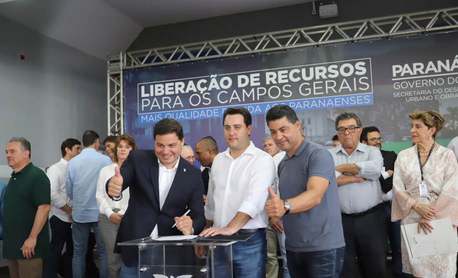 Nesta quinta-feira (24), dentro das atividades da transferência da sede do Governo do Estado para Ponta Grossa, o governador Carlos Massa Ratinho Junior anunciou as primeiras cidades que receberão condomínios para idosos