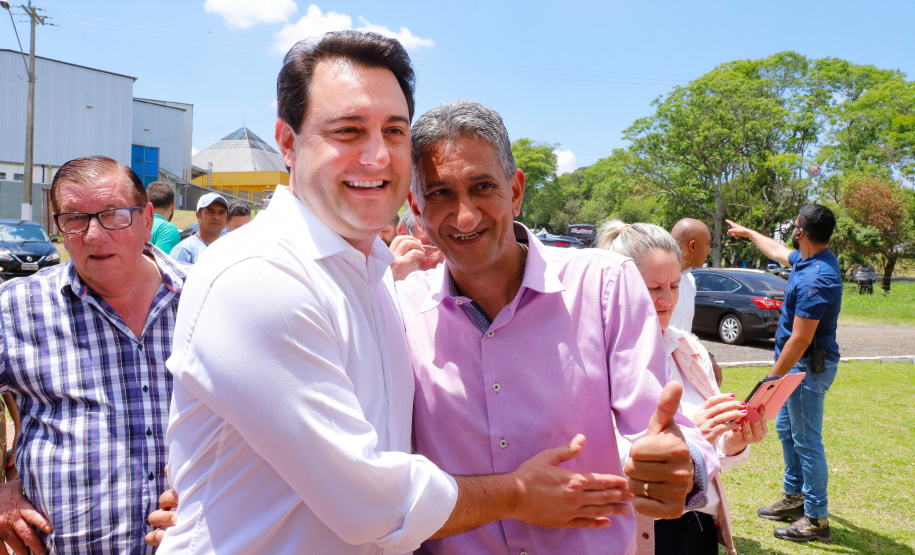 Ponta Grossa e outros 12 municípios dos Campos Gerais vão investir R$ 19,9 milhões em pavimentação de ruas, compra de equipamentos de videomonitoramento, máquinas, ambulância e ônibus escolares, além de ações na área da saúde. Os recursos são do Governo do Estado. As licitações e homologações das obras e aquisições foram autorizadas pelo governador Carlos Massa Ratinho Junior nesta quinta-feira (24) em Ponta Grossa.