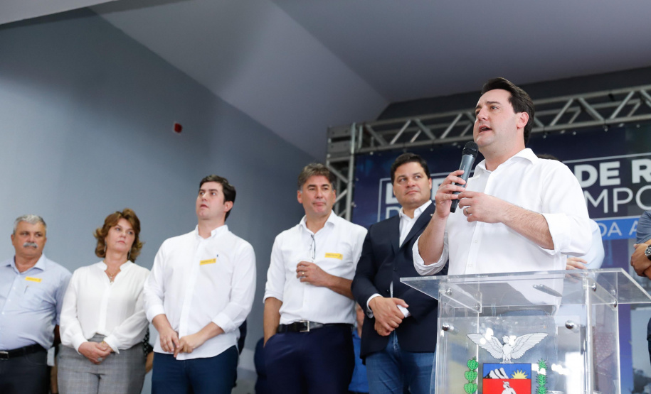 Ponta Grossa e outros 12 municípios dos Campos Gerais vão investir R$ 19,9 milhões em pavimentação de ruas, compra de equipamentos de videomonitoramento, máquinas, ambulância e ônibus escolares, além de ações na área da saúde. Os recursos são do Governo do Estado. As licitações e homologações das obras e aquisições foram autorizadas pelo governador Carlos Massa Ratinho Junior nesta quinta-feira (24) em Ponta Grossa.