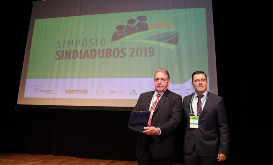 De janeiro a setembro desse ano, mais de 6,9 milhões de toneladas de fertilizantes foram descarregadas nos Portos do Paraná. Somente no Porto de Paranaguá chegaram cerca de 6,6 milhões de toneladas importadas dos granéis, somando valor aproximado de US$ 2,05 bilhões. Os dados foram apresentados nesta quinta-feira (25), em Curitiba, no Simpósio anual do Sindicato da Indústria de Adubos e Corretivos Agrícolas do Paraná (Sindiadubos). Foto: Claudio Neves/AEN