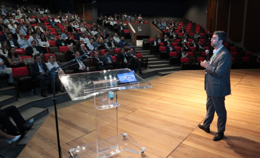 De janeiro a setembro desse ano, mais de 6,9 milhões de toneladas de fertilizantes foram descarregadas nos Portos do Paraná. Somente no Porto de Paranaguá chegaram cerca de 6,6 milhões de toneladas importadas dos granéis, somando valor aproximado de US$ 2,05 bilhões. Os dados foram apresentados nesta quinta-feira (25), em Curitiba, no Simpósio anual do Sindicato da Indústria de Adubos e Corretivos Agrícolas do Paraná (Sindiadubos). Foto: Claudio Neves/AEN