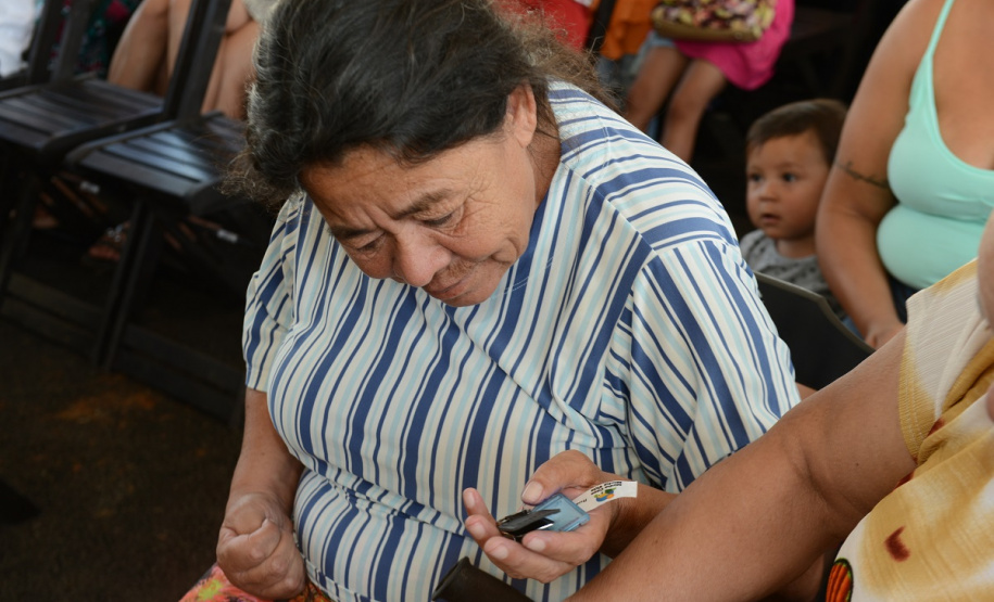 Setenta e cinco famílias de Palmas, no Sudoeste do Estado, receberam nesta quinta-feira (24) as chaves da casa própria. A partir de agora, elas são as moradoras do Residencial Bom Pastor II, empreendimento executado com R$ 5,3 milhões de investimentos do Governo do Estado, Governo Federal e prefeitura.
O vice-governador Darci Piana inaugurou o residencial e reafirmou o compromisso da gestão estadual com os projetos de habitação popular. Foto: Guilherme Santos / Cohapar