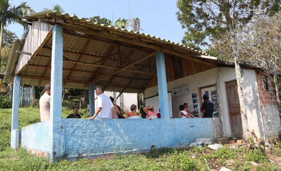 Biólogos, sociólogos, oceanógrafos e gestores ambientais, a serviço da empresa pública Portos do Paraná, estão em campo para mais um “Diagnóstico Socioambiental Participativo” (DSAP). A equipe da Diretoria de Meio Ambiente pesquisa 15 comunidades pesqueiras, nas ilhas e no continente, para o levantamento. O trabalho é desenvolvido em Paranaguá, Pontal do Paraná e Antonina. Esta é a terceira edição.