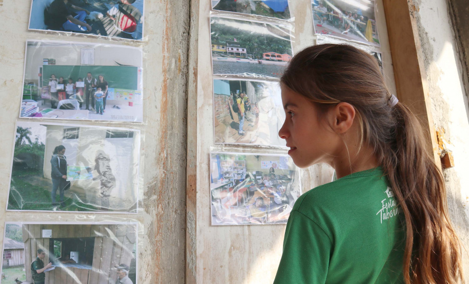 Biólogos, sociólogos, oceanógrafos e gestores ambientais, a serviço da empresa pública Portos do Paraná, estão em campo para mais um “Diagnóstico Socioambiental Participativo” (DSAP). A equipe da Diretoria de Meio Ambiente pesquisa 15 comunidades pesqueiras, nas ilhas e no continente, para o levantamento. O trabalho é desenvolvido em Paranaguá, Pontal do Paraná e Antonina. Esta é a terceira edição.