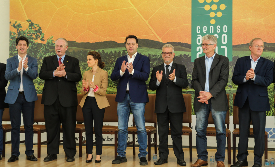 O governador Carlos Massa Ratinho Junior e a presidente do IBGE (Instituto Brasileiro de Geografia e Estatística), Susana Cordeiro Guerra, divulgam nesta sexta-feira (25), no Palácio Iguaçu, os números do Censo Agropecuário 2017. Curitiba, 25/10/2019 - Foto: Geraldo Bubniak/AEN