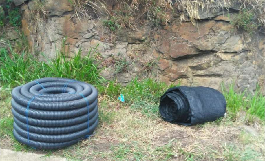 A PR-092, de Wenceslau Braz até o entroncamento com a BR-153, em uma extensão de 75,27 quilômetros, está recebendo remendos e implantação de drenos. Os serviços são no lote 6 do programa Conservação e Recuperação com Melhorias do Estado do Pavimento (Cremep) do Departamento de Estradas de Rodagem do Paraná (DER/PR), e atendem também os municípios de Siqueira Campos, Quatiguá e Joaquim Távora, todos no Norte Pioneiro. Foto: Divulgação/DER