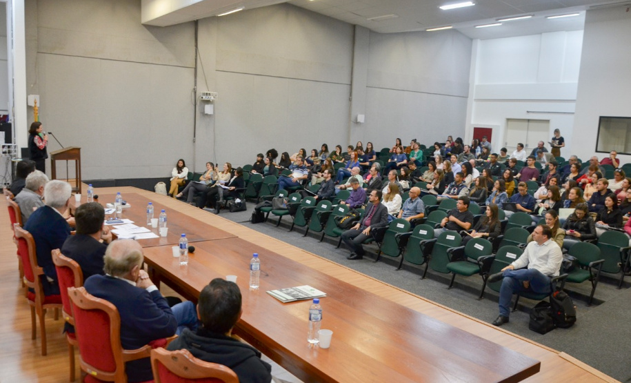 Criar uma rede integrada para incentivar boas práticas em bem-estar de animais de fazenda é uma ação que está sendo pensada pelo Governo do Paraná, por meio da Secretaria do Desenvolvimento Sustentável e do Turismo. O assunto foi um dos principais temas de um painel de palestras realizado nesta semana pela Secretaria em parceria com a Agência de Defesa Agropecuária do Paraná (Adapar), no Setor de Ciências Agrárias da Universidade Federal do Paraná, em Curitiba. Foto: Divulgação/SEDEST