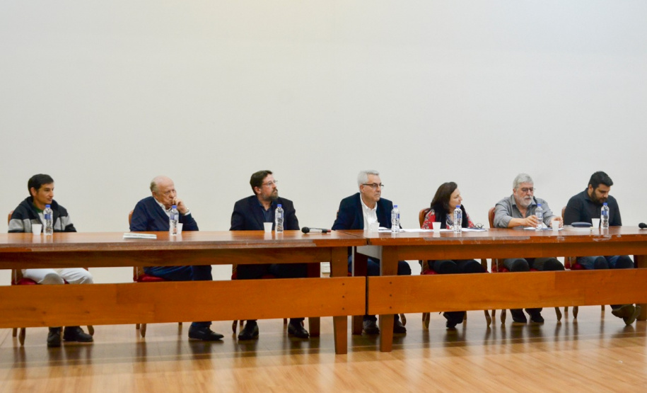 Criar uma rede integrada para incentivar boas práticas em bem-estar de animais de fazenda é uma ação que está sendo pensada pelo Governo do Paraná, por meio da Secretaria do Desenvolvimento Sustentável e do Turismo. O assunto foi um dos principais temas de um painel de palestras realizado nesta semana pela Secretaria em parceria com a Agência de Defesa Agropecuária do Paraná (Adapar), no Setor de Ciências Agrárias da Universidade Federal do Paraná, em Curitiba. Foto: Divulgação/SEDEST