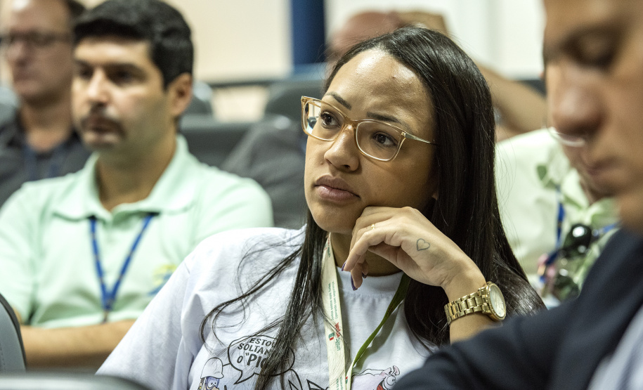 A empresa pública Portos do Paraná reuniu nesta sexta-feira (25) operadores portuários dos principais segmentos de carga para debater a atualização do Plano Diretor do município com a Secretaria Municipal de Urbanismo de Paranaguá. A ideia é que o desenvolvimento do setor seja contemplado no novo documento que norteia a organização e o crescimento da cidade para os próximos dez anos.