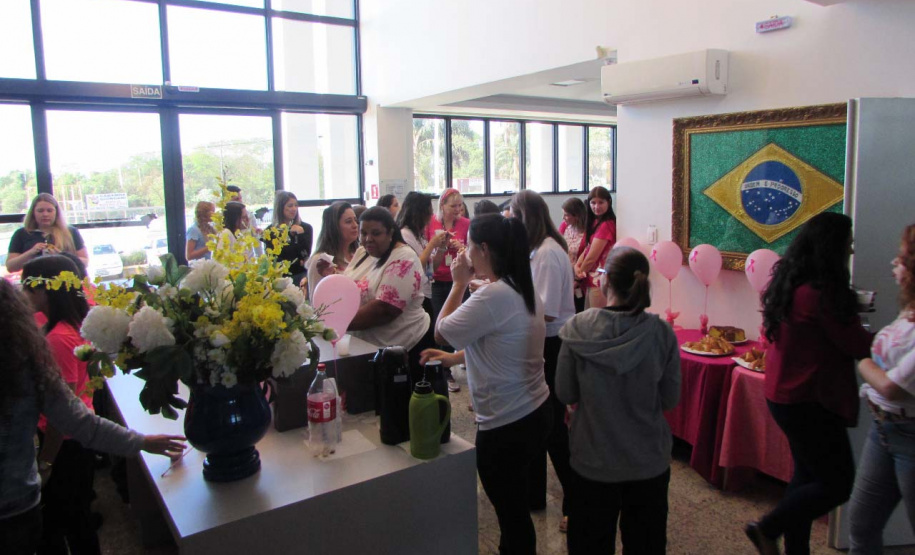 A prevenção ao câncer de mama, uma das doenças que mais acometem mulheres no País, e a importância de fazer o autoexame são debatidas em unidades prisionais de todas as regiões do Paraná durante todo o mês, em alusão à campanha do Outubro Rosa. O Departamento Penitenciário (Depen) também firmou parcerias para oferecer aulas de defesa pessoal, yoga, exames preventivos e doações de livros e objetos. Foto: Divulgação/Depen