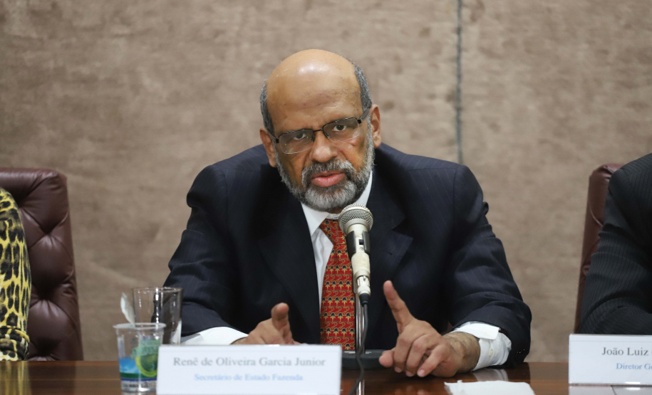 O secretário da Fazenda Renê Garcia, empossa os novos delegados regionais da SEFA.Curitiba, 25-10-19.Foto: Arnaldo Alves / AEN.
