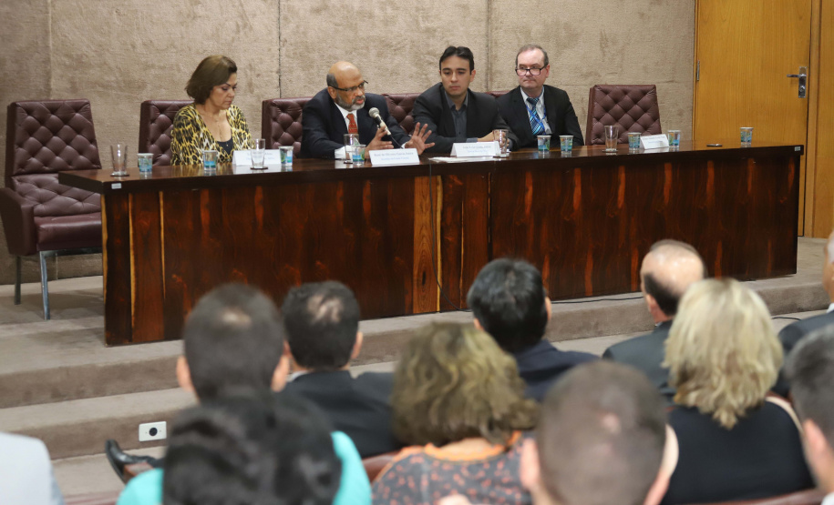 O secretário da Fazenda Renê Garcia, empossa os novos delegados regionais da SEFA.Curitiba, 25-10-19.Foto: Arnaldo Alves / AEN.