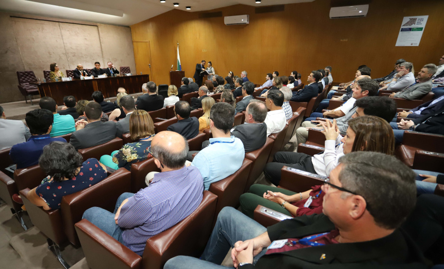 O secretário da Fazenda Renê Garcia, empossa os novos delegados regionais da SEFA.Curitiba, 25-10-19.Foto: Arnaldo Alves / AEN.