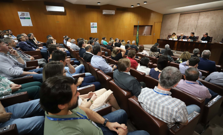 O secretário da Fazenda Renê Garcia, empossa os novos delegados regionais da SEFA.Curitiba, 25-10-19.Foto: Arnaldo Alves / AEN.
