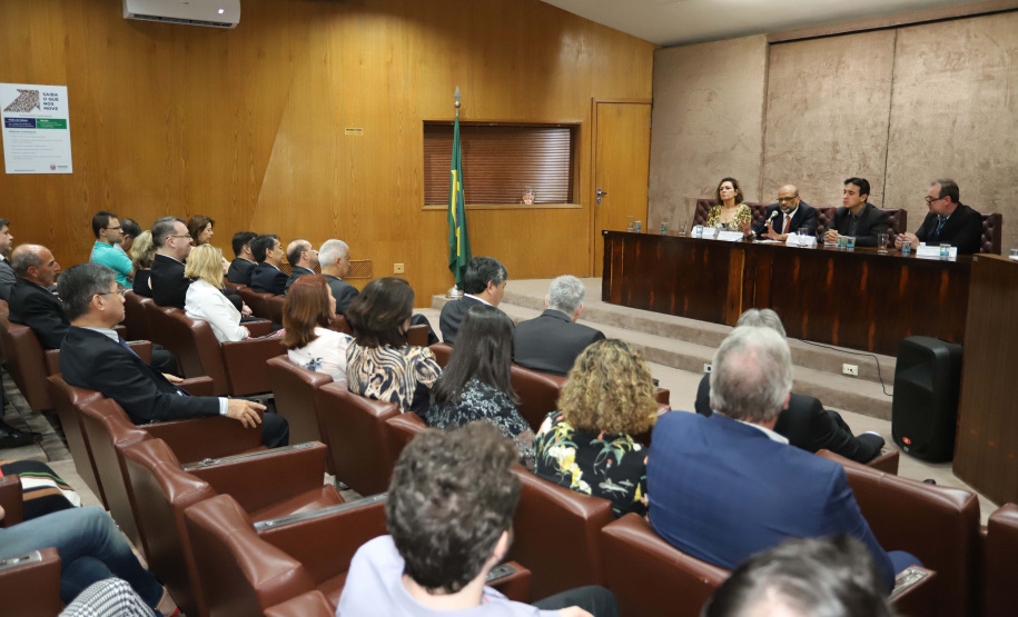 O secretário da Fazenda Renê Garcia, empossa os novos delegados regionais da SEFA.Curitiba, 25-10-19.Foto: Arnaldo Alves / AEN.