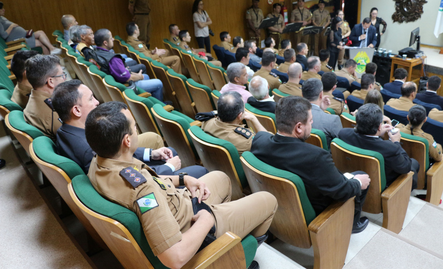 A entrega de medalhas de Mérito Rodoviário e homenagens aos policiais militares marcaram o evento de comemoração pelos 55 anos de criação do Batalhão de Polícia Rodoviária (BPRv) nesta sexta-feira (25), no auditório do Departamento de Estradas e Rodagem, em Curitiba.