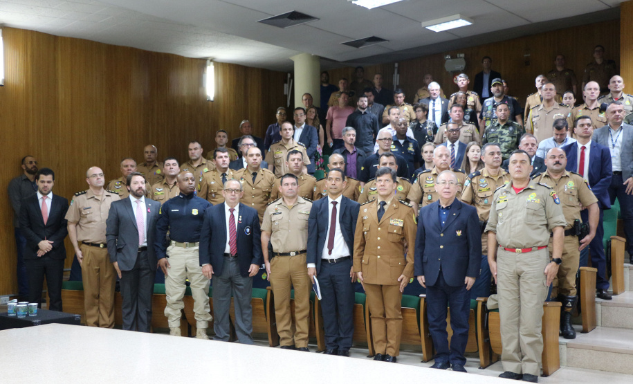 A entrega de medalhas de Mérito Rodoviário e homenagens aos policiais militares marcaram o evento de comemoração pelos 55 anos de criação do Batalhão de Polícia Rodoviária (BPRv) nesta sexta-feira (25), no auditório do Departamento de Estradas e Rodagem, em Curitiba.