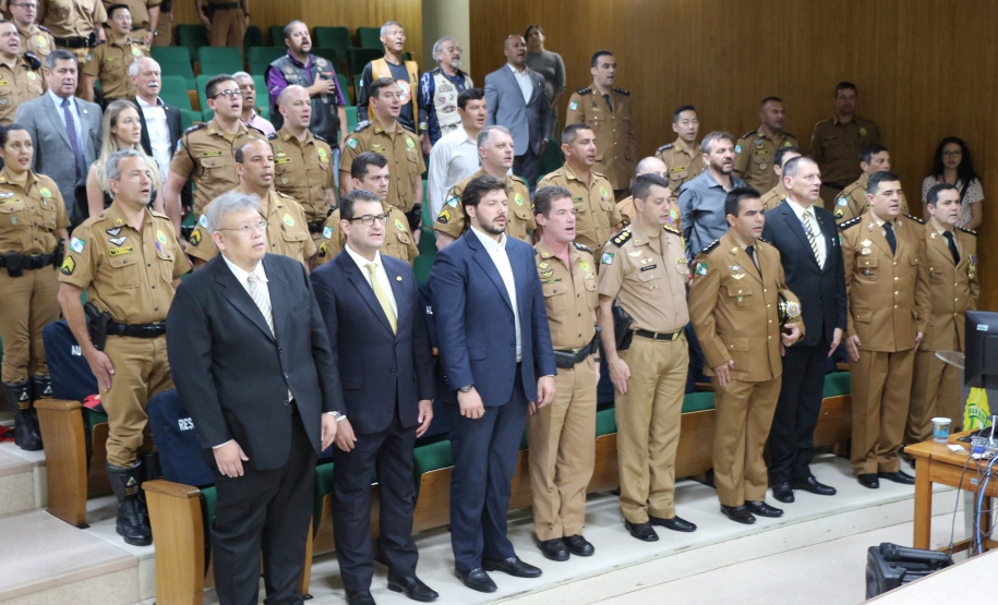 A entrega de medalhas de Mérito Rodoviário e homenagens aos policiais militares marcaram o evento de comemoração pelos 55 anos de criação do Batalhão de Polícia Rodoviária (BPRv) nesta sexta-feira (25), no auditório do Departamento de Estradas e Rodagem, em Curitiba.