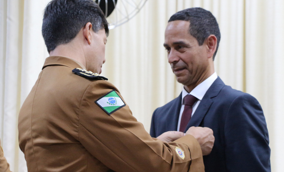 Curitiba, 25 de Outubro de 2019.  55º Aniversario do BPRV. Foto: Secretario de Segurança Publica do Estado do Parana recebe medalha do 55° Aniversario do  55º Aniversario do BPRV.