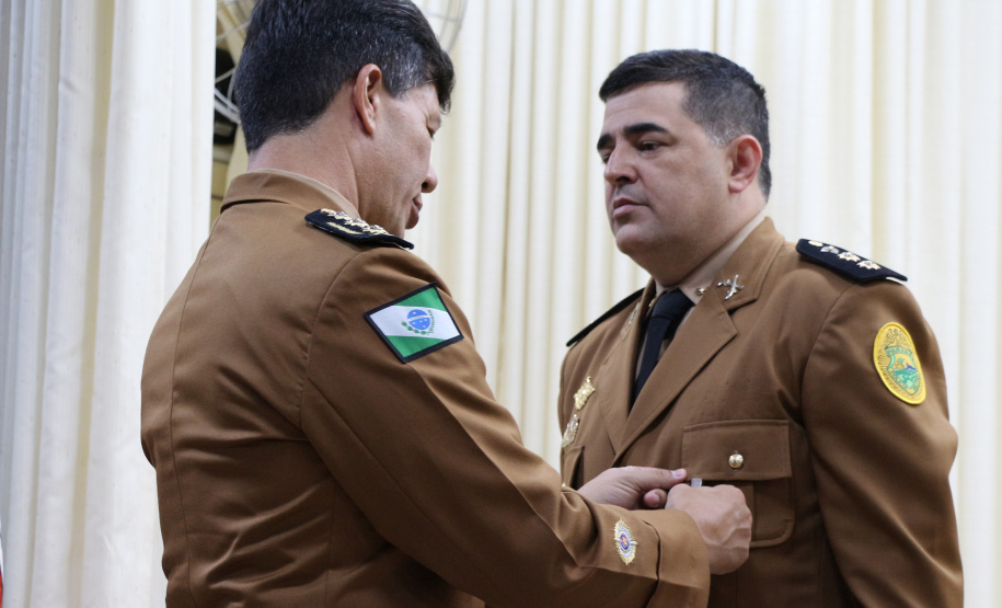 A entrega de medalhas de Mérito Rodoviário e homenagens aos policiais militares marcaram o evento de comemoração pelos 55 anos de criação do Batalhão de Polícia Rodoviária (BPRv) nesta sexta-feira (25), no auditório do Departamento de Estradas e Rodagem, em Curitiba.