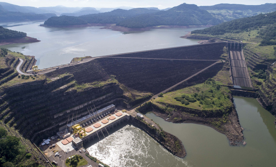 Copel completa neste sábado (26) 65 anos como a maior empresa do Paraná e a quarta do setor elétrico brasileiro, com negócios em 10 estados e foco renovado em suas atividades no Paraná