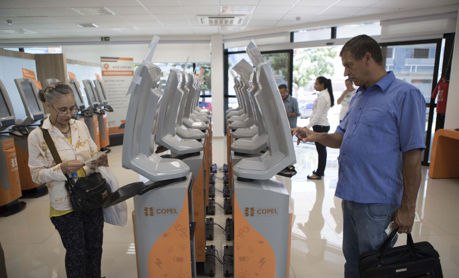 Copel completa neste sábado (26) 65 anos como a maior empresa do Paraná e a quarta do setor elétrico brasileiro, com negócios em 10 estados e foco renovado em suas atividades no Paraná