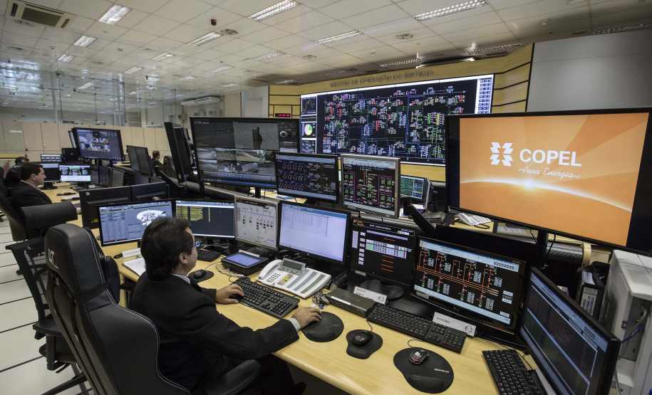 Copel completa neste sábado (26) 65 anos como a maior empresa do Paraná e a quarta do setor elétrico brasileiro, com negócios em 10 estados e foco renovado em suas atividades no Paraná