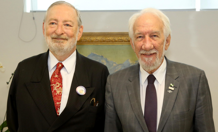 O vice-governador Darci Piana se reuniu nesta segunda-feira (28), no Palácio Iguaçu, com o embaixador Igor Kipman, chefe do escritório de Representação no Paraná do Ministério das Relações Exteriores. Eles discutiram questões relativas às relações internacionais do Brasil e como elas refletem no Paraná, além da possibilidade de abertura de novos mercados para o Estado. Foto:Jaelson Lucas / AENson Lucas / AEN