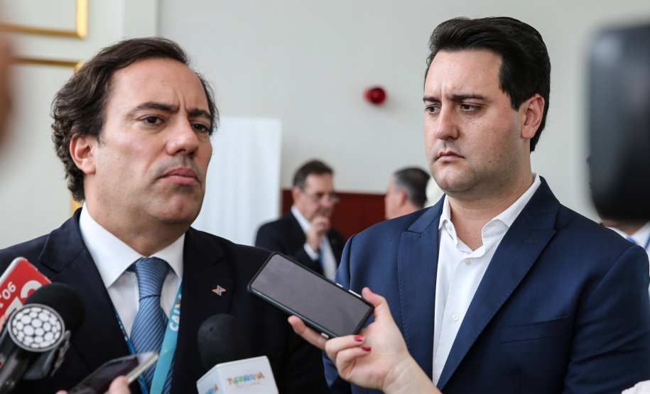 O governador Carlos Massa Ratinho Junior se reúne nesta segunda-feira (28) com o presidente da Caixa Econômica Federal, Pedro Guimarães, para discutir parcerias e investimentos em saneamento e habitação, no Palácio Iguaçu. Curitiba, 28/10/2019 - Foto: Geraldo Bubniak/AEN