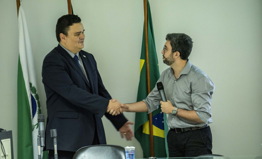 Para construir uma relação de maior confiança com investidores e clientes, a Portos do Paraná adota uma série de medidas no combate à corrupção, como forma de garantir ética e integridade no serviço público. Diretores e funcionários da empresa pública participaram nesta segunda-feira (28) de uma palestra com o controlador-geral do Estado, Raul Siqueira, sobre o Programa de Integridade e Compliance do Governo do Paraná.