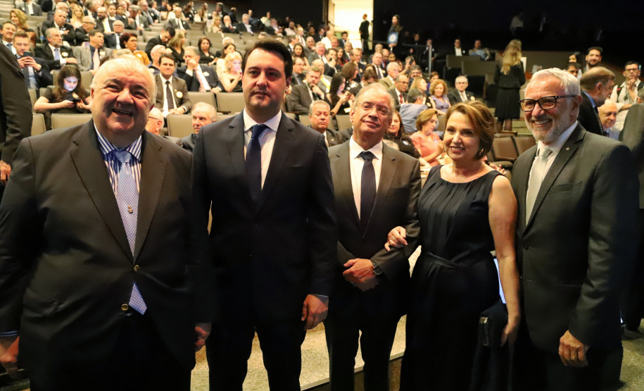 O governador Carlos Massa Ratinho Junior participou nesta segunda-feira (28), em Curitiba, da solenidade de posse da nova diretoria da Fiep, que será liderada pelo empresário Carlos Valter Martins Pedro nos próximos quatro anos. Ele substitui Edson Campagnolo no comando da federação. Foto: José Fernando Ogura/AEN