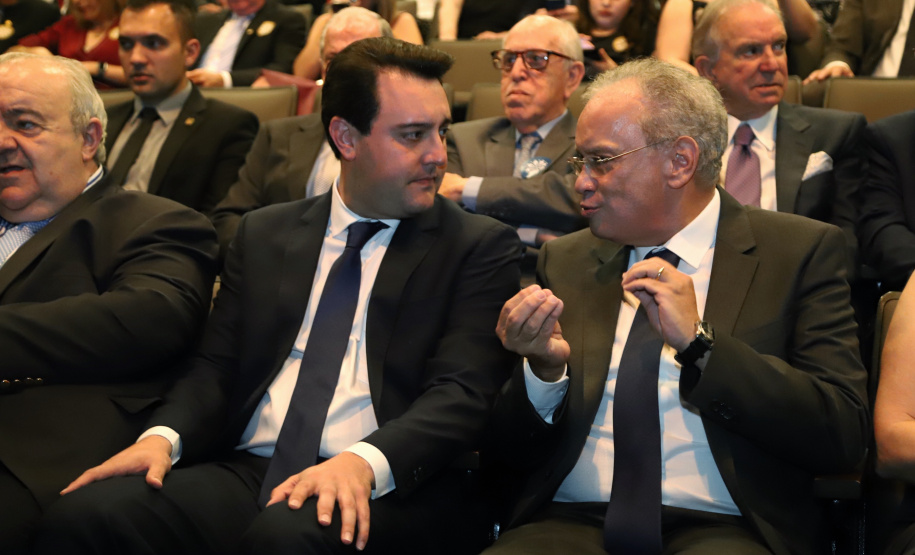 O governador Carlos Massa Ratinho Junior participou nesta segunda-feira (28), em Curitiba, da solenidade de posse da nova diretoria da Fiep, que será liderada pelo empresário Carlos Valter Martins Pedro nos próximos quatro anos. Ele substitui Edson Campagnolo no comando da federação. Foto: José Fernando Ogura/AEN