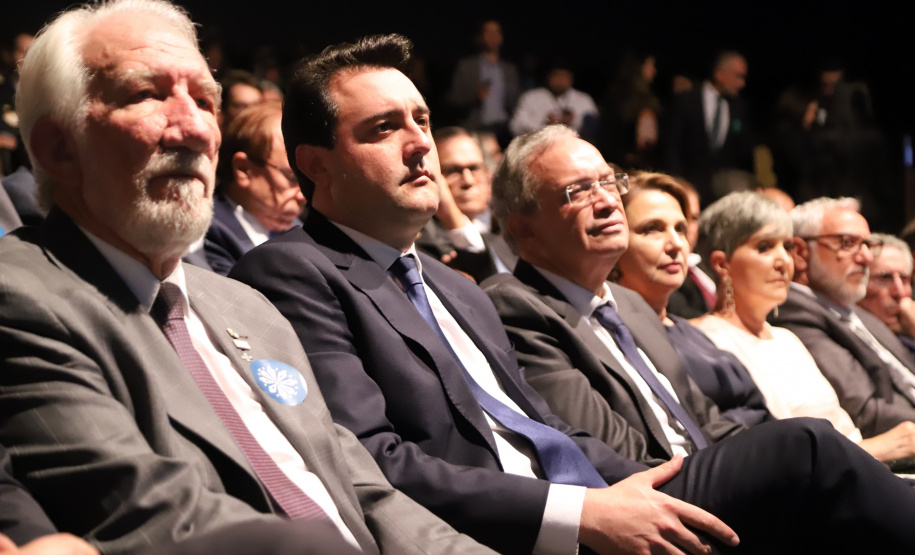O governador Carlos Massa Ratinho Junior participou nesta segunda-feira (28), em Curitiba, da solenidade de posse da nova diretoria da Fiep, que será liderada pelo empresário Carlos Valter Martins Pedro nos próximos quatro anos. Ele substitui Edson Campagnolo no comando da federação. Foto: José Fernando Ogura/AEN