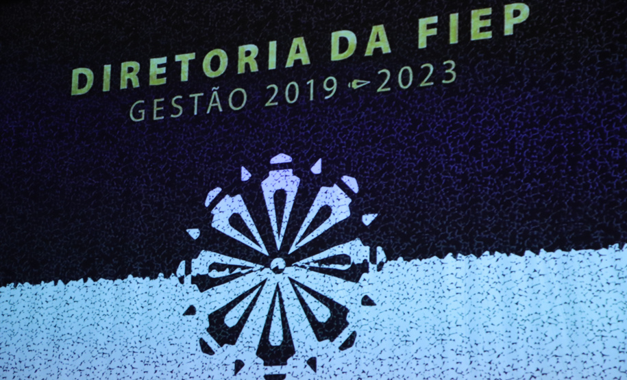 O governador Carlos Massa Ratinho Junior participou nesta segunda-feira (28), em Curitiba, da solenidade de posse da nova diretoria da Fiep, que será liderada pelo empresário Carlos Valter Martins Pedro nos próximos quatro anos. Ele substitui Edson Campagnolo no comando da federação. Foto: José Fernando Ogura/AEN