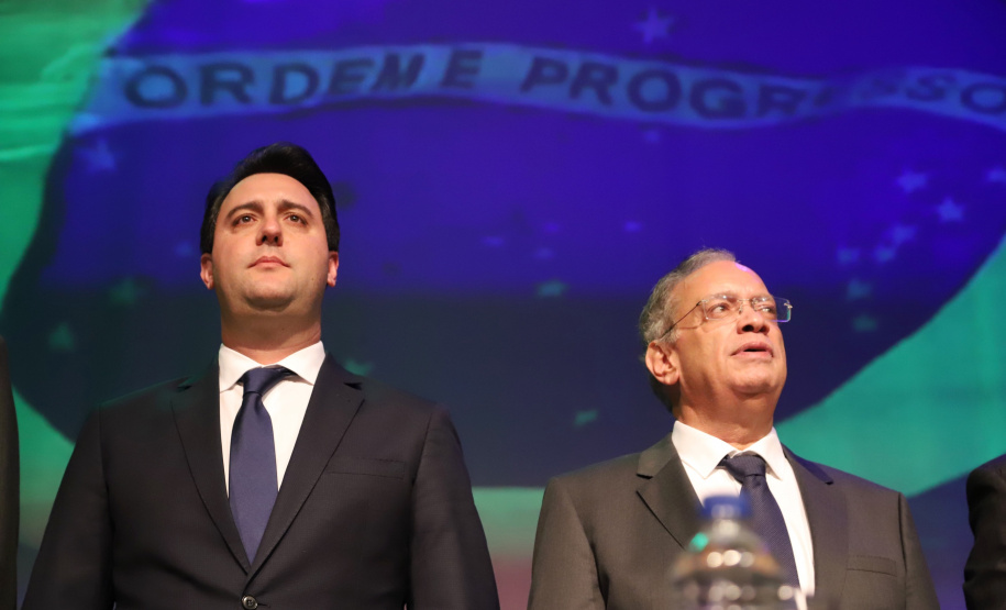 O governador Carlos Massa Ratinho Junior participou nesta segunda-feira (28), em Curitiba, da solenidade de posse da nova diretoria da Fiep, que será liderada pelo empresário Carlos Valter Martins Pedro nos próximos quatro anos. Ele substitui Edson Campagnolo no comando da federação. Foto: José Fernando Ogura/AEN