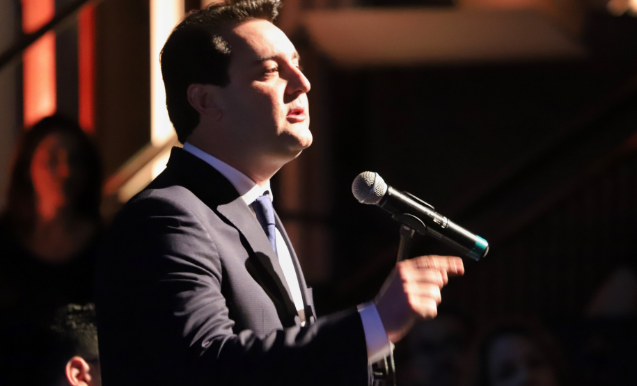 O governador Carlos Massa Ratinho Junior participou nesta segunda-feira (28), em Curitiba, da solenidade de posse da nova diretoria da Fiep, que será liderada pelo empresário Carlos Valter Martins Pedro nos próximos quatro anos. Ele substitui Edson Campagnolo no comando da federação. Foto: José Fernando Ogura/AEN