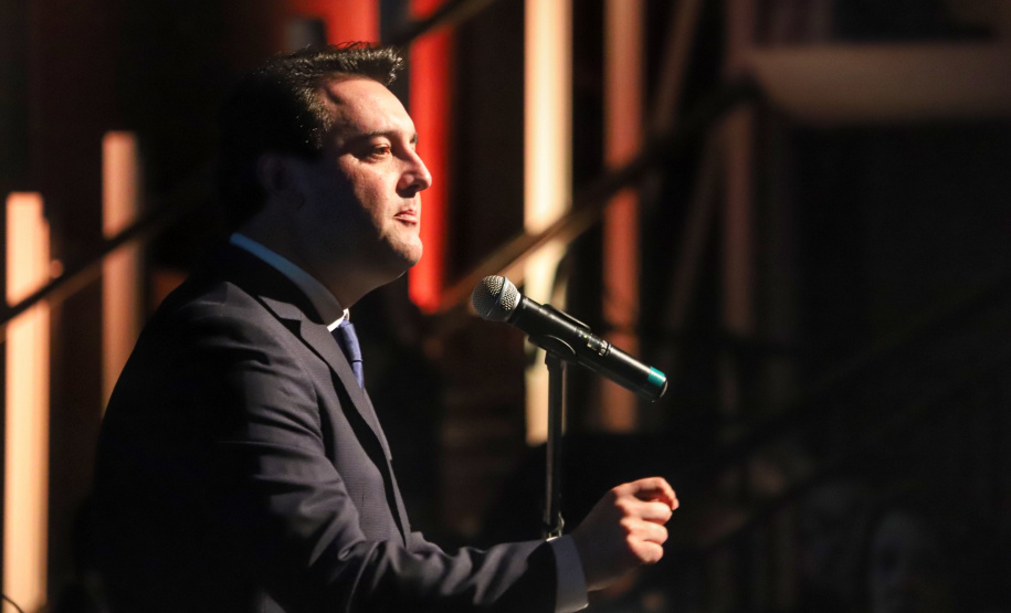 O governador Carlos Massa Ratinho Junior participou nesta segunda-feira (28), em Curitiba, da solenidade de posse da nova diretoria da Fiep, que será liderada pelo empresário Carlos Valter Martins Pedro nos próximos quatro anos. Ele substitui Edson Campagnolo no comando da federação. Foto: José Fernando Ogura/AEN