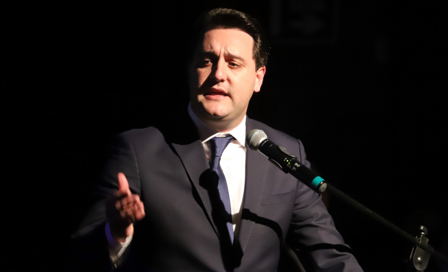 O governador Carlos Massa Ratinho Junior participou nesta segunda-feira (28), em Curitiba, da solenidade de posse da nova diretoria da Fiep, que será liderada pelo empresário Carlos Valter Martins Pedro nos próximos quatro anos. Ele substitui Edson Campagnolo no comando da federação. Foto: José Fernando Ogura/AEN