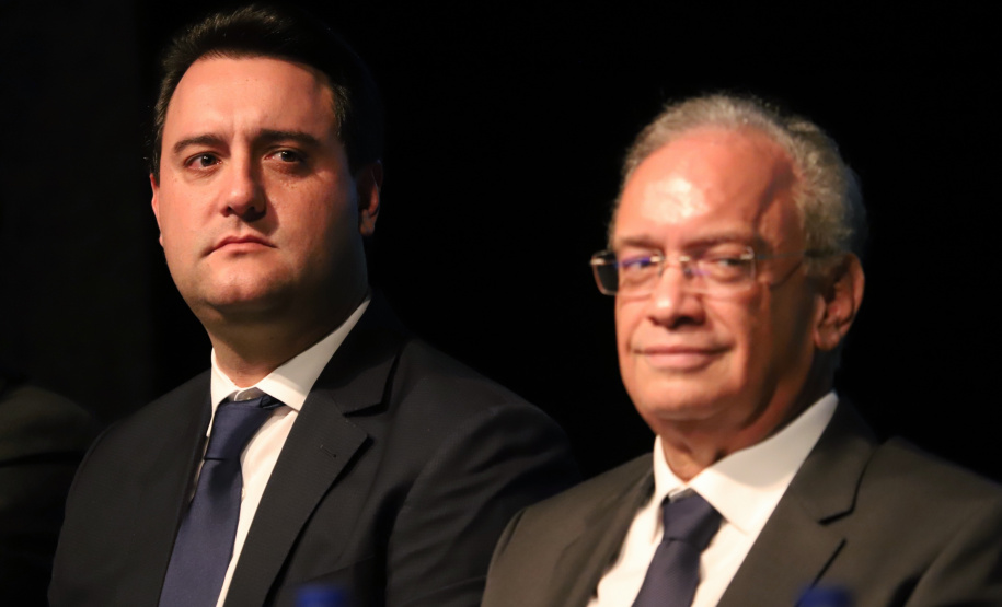 O governador Carlos Massa Ratinho Junior participou nesta segunda-feira (28), em Curitiba, da solenidade de posse da nova diretoria da Fiep, que será liderada pelo empresário Carlos Valter Martins Pedro nos próximos quatro anos. Ele substitui Edson Campagnolo no comando da federação. Foto: José Fernando Ogura/AEN