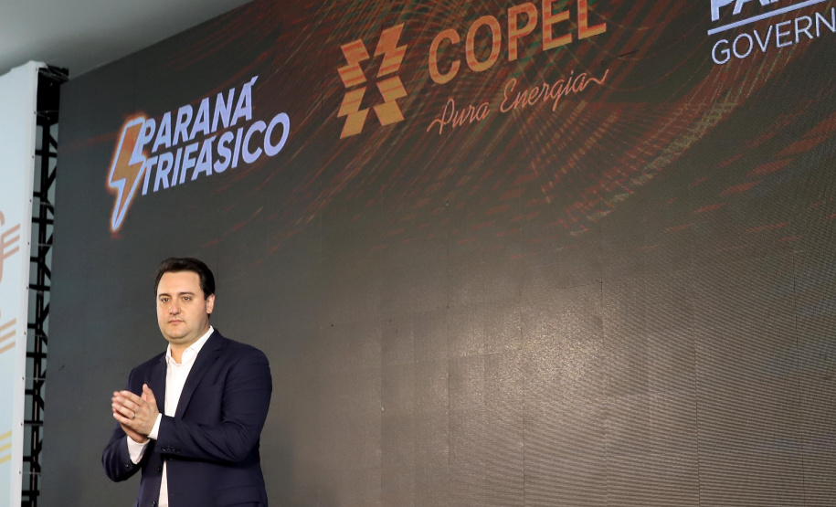 O governador Carlos Massa Ratinho Junior e o presidente da Copel, Daniel Slaviero, lançam nesta terça-feira (29) o Programa Paraná Trifásico, em Curitiba