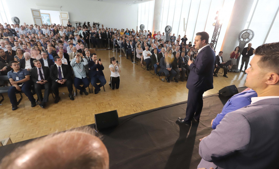 O governador Carlos Massa Ratinho Junior e o presidente da Copel, Daniel Slaviero, lançam nesta terça-feira (29) o Programa Paraná Trifásico, em Curitiba