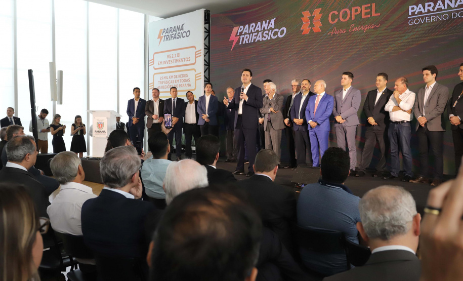 O governador Carlos Massa Ratinho Junior e o presidente da Copel, Daniel Slaviero, lançam nesta terça-feira (29) o Programa Paraná Trifásico, em Curitiba