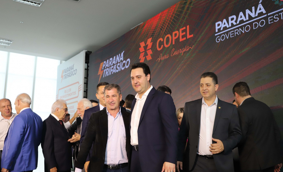 O governador Carlos Massa Ratinho Junior e o presidente da Copel, Daniel Slaviero, lançam nesta terça-feira (29) o Programa Paraná Trifásico, em Curitiba