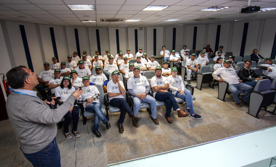 Mais de 7 mil pessoas já visitaram o Porto de Paranaguá em 2019. Em março deste ano, a empresa pública Portos do Paraná intensificou as visitas de grupos técnicos. Em junho, passou a receber os interessados também aos sábados. São estudantes, empresários e agricultores que querem aprender sobre logística e comércio internacional.