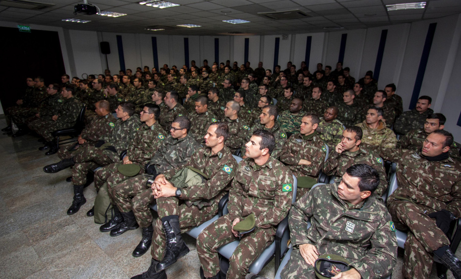 Mais de 7 mil pessoas já visitaram o Porto de Paranaguá em 2019. Em março deste ano, a empresa pública Portos do Paraná intensificou as visitas de grupos técnicos. Em junho, passou a receber os interessados também aos sábados. São estudantes, empresários e agricultores que querem aprender sobre logística e comércio internacional.