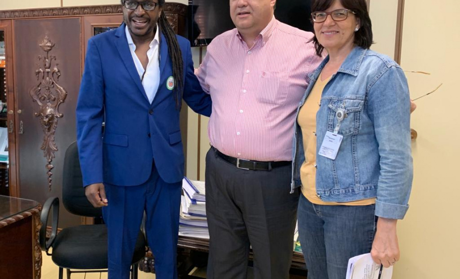 A atenção à saúde da população negra no Paraná foi tema de uma reunião nesta terça-feira (29) entre o secretário de Estado da Saúde, Beto Preto, e o coordenador da Superintendência Geral de Diálogo e Interação Social do Paraná (Sudis), Denilton Laurindo. A Superintência foi criada este ano e funciona como porta de entrada dos movimentos sociais no Estado.. Foto:SESA