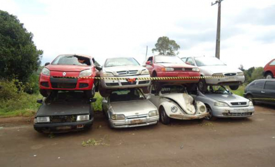O Departamento de Estradas de Rodagem do Paraná (DER/PR) realiza terça-feira (05.11) leilão de sucata de veículos automotores. Podem participar empresas que comprovem o registro no ramo de desmontagem de veículos, seguindo o estabelecido no Edital de Leilão n.º 001/2019 – DER/SEIL, disponível no portal do DER/PR: www.der.pr.gov.br. Foto:DER